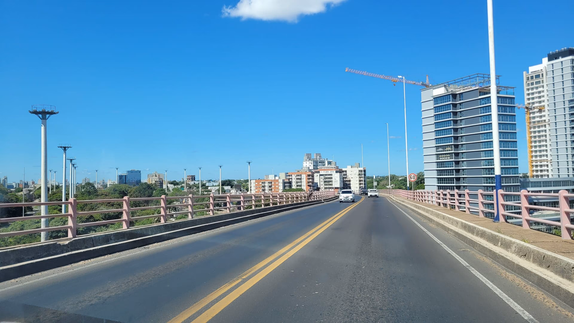 Puente General Manuel Belgrano sobre el río Paraná, entre Corrientes y Resistencia.